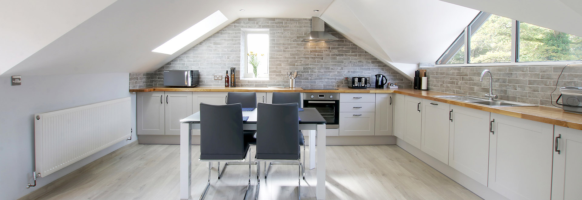 Contemporary holiday cottage kitchen