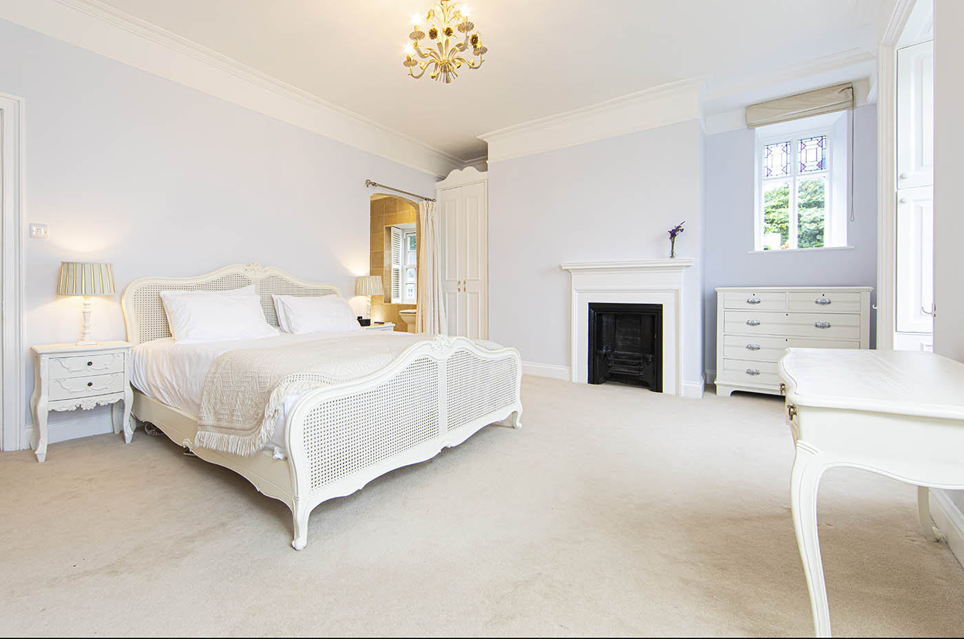 Plas Cilybebyll Fairytale manor with swimming pool