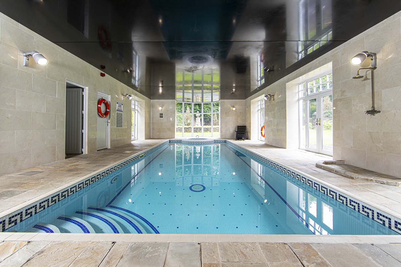 Plas Cilybebyll Fairytale manor with swimming pool