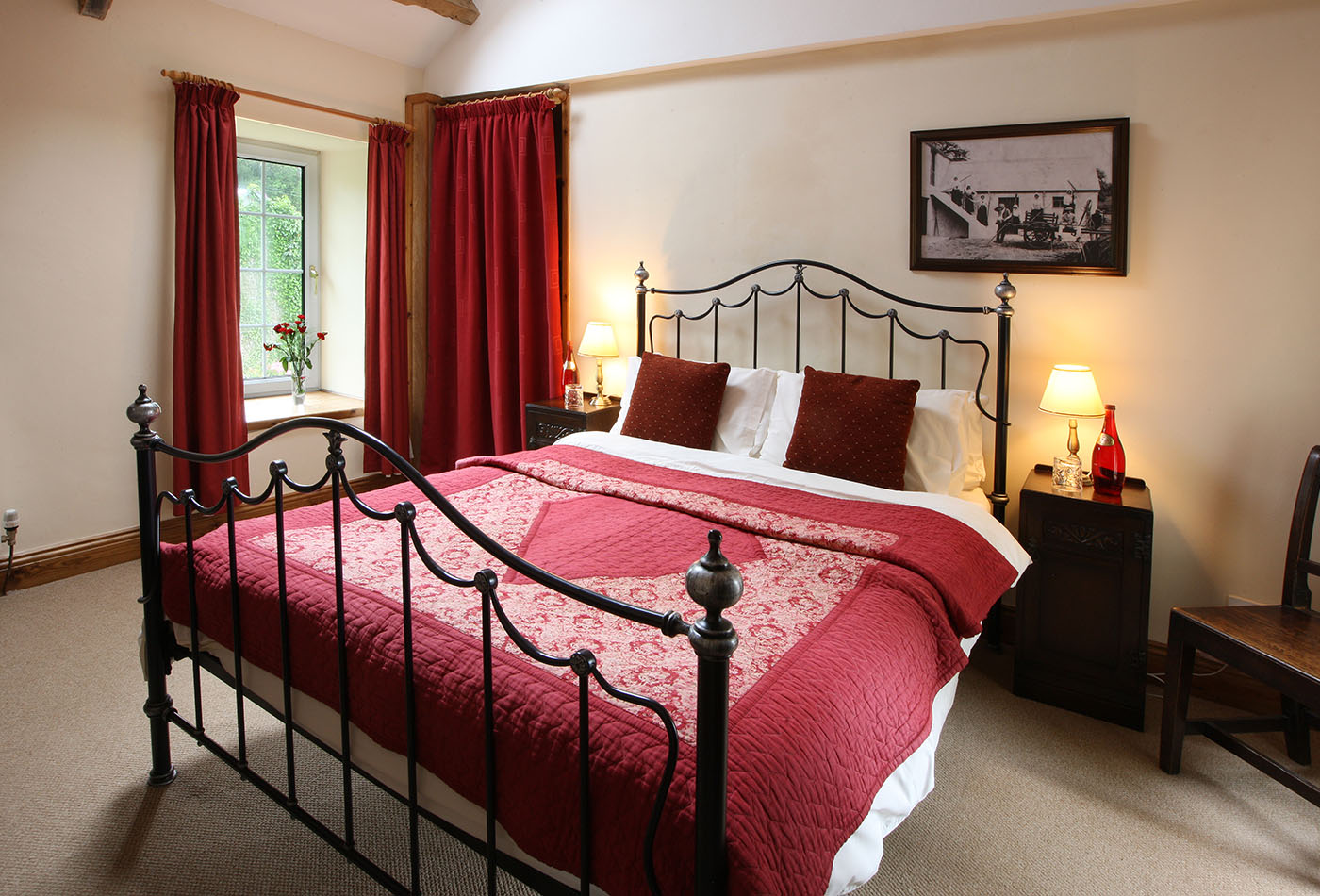 neighbouring-holiday-cottage-bedroom
