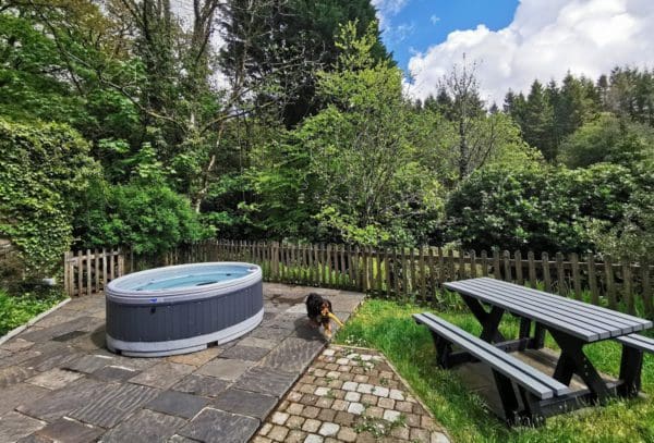 Y Stabl dog friendly holiday cottage with hot tub